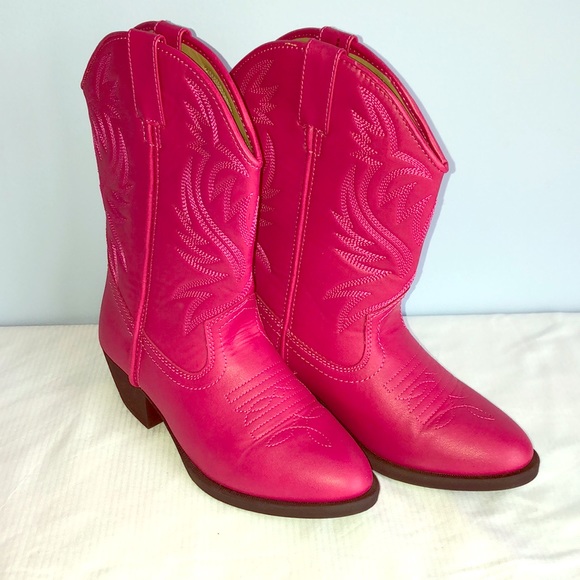 Austin Trading Co. Other - Hot pink cowboy boots
